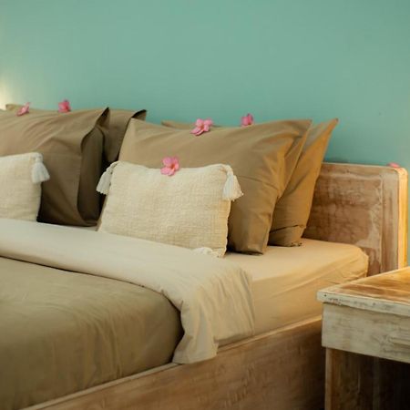 The White Bay Lombok Apartment Kuta  Екстериор снимка