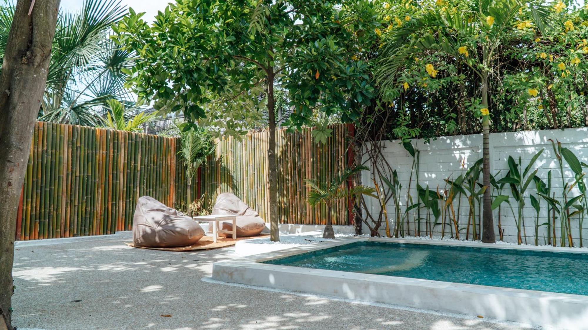 The White Bay Lombok Apartment Kuta  Екстериор снимка
