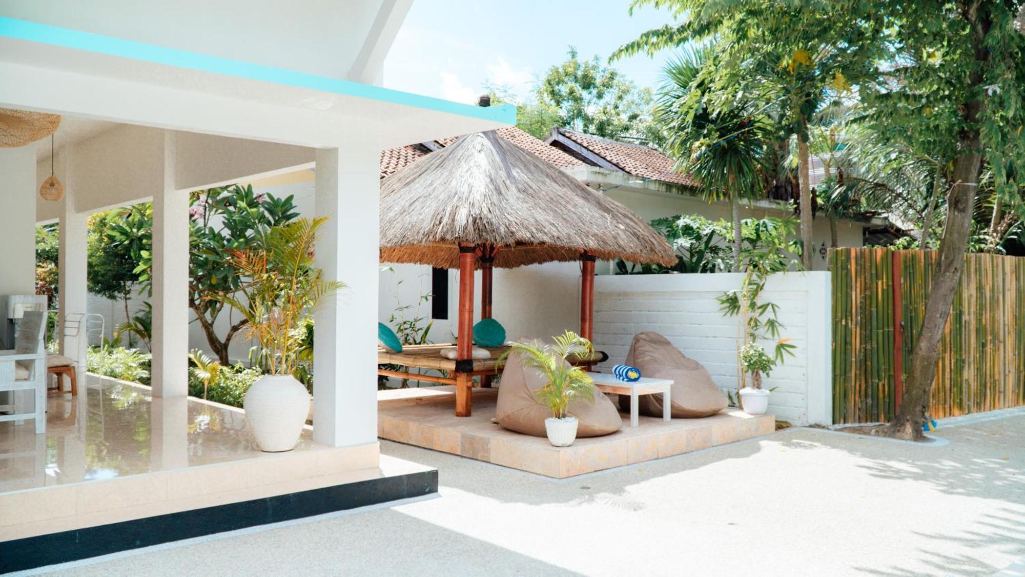 The White Bay Lombok Apartment Kuta  Екстериор снимка